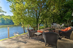 Riverside Hide-A-Way with Patio, BBQ, Fishing Pier